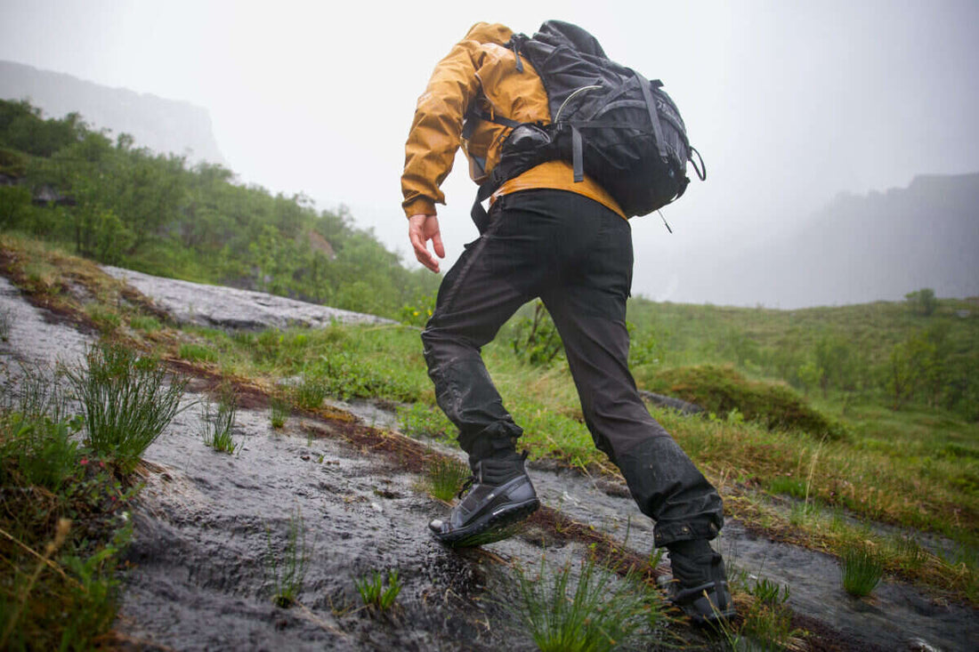 Senderismo Barefoot: Guía para conectar con la montaña sin destrozarte los pies - GARÓS