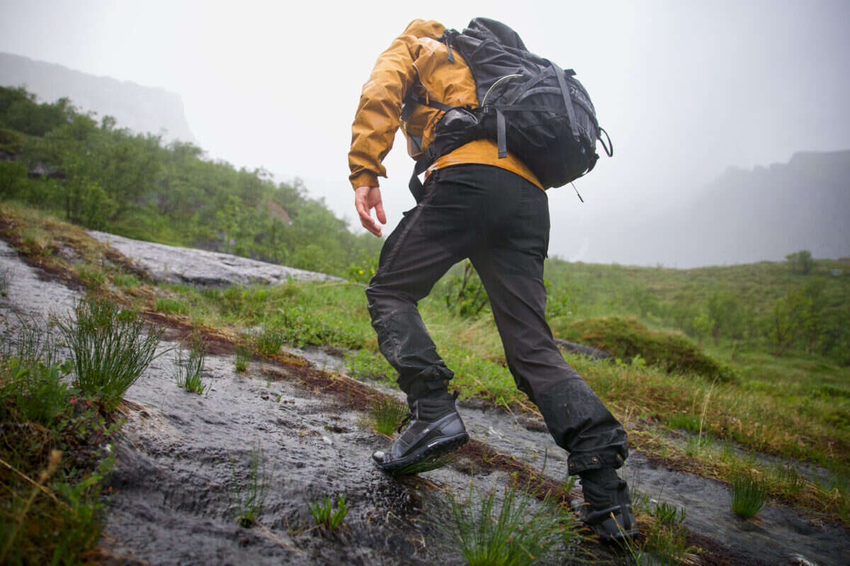Senderismo Barefoot: Guía para conectar con la montaña sin destrozarte los pies - GARÓS