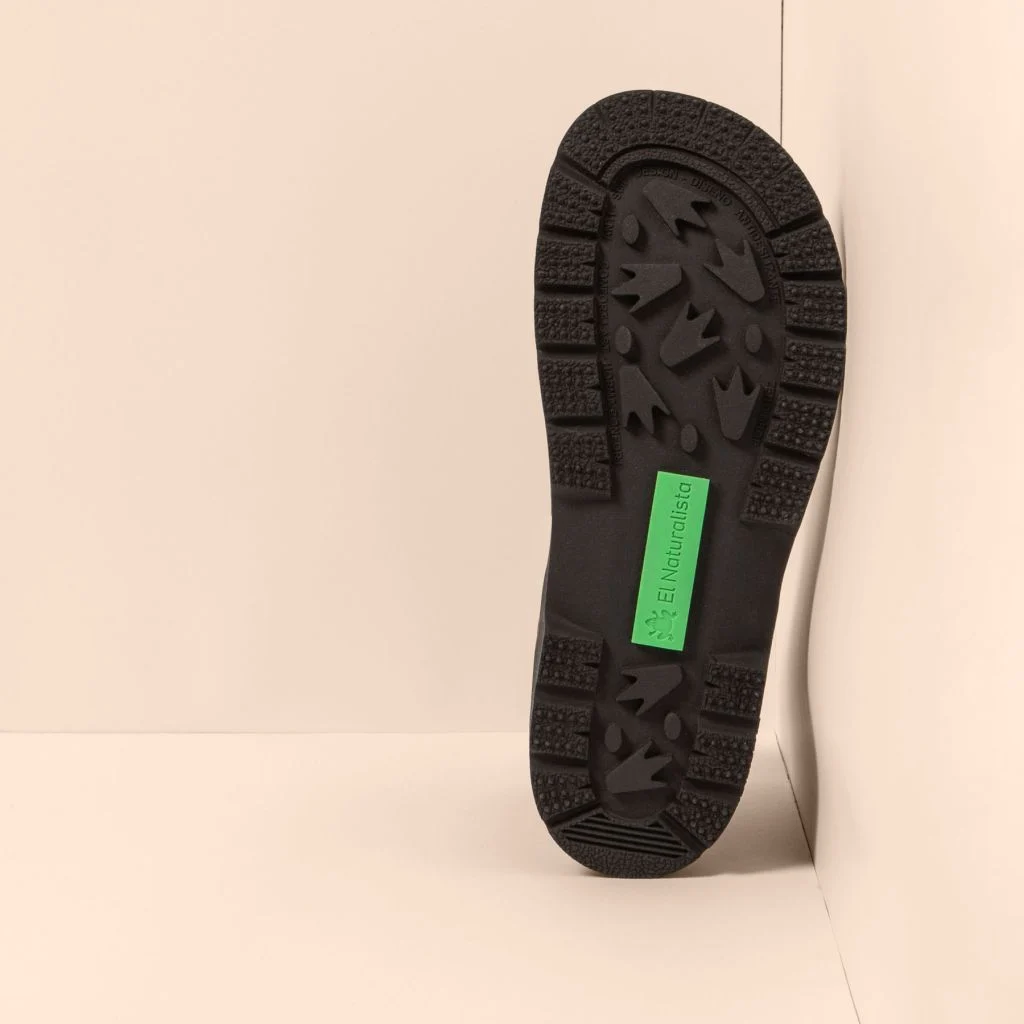 BOTA CON CORDONES BAREFOOT ADULTO N5264C ARIZONA NOMADA PIEL NEGRO CON FORRO DE PELO- EL NATURALISTA