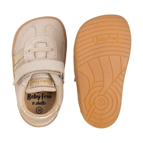 DEPORTIVA BAREFOOT BABY FREE "SAMBA" CON VELCRO Y ELÁSTICO PIEL BEIGE Y ORO (suela caramelo)- CHETTO - GARÓS