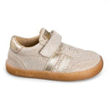 DEPORTIVA BAREFOOT BABY FREE "SAMBA" CON VELCRO Y ELÁSTICO PIEL BEIGE Y ORO (suela caramelo)- CHETTO - GARÓS