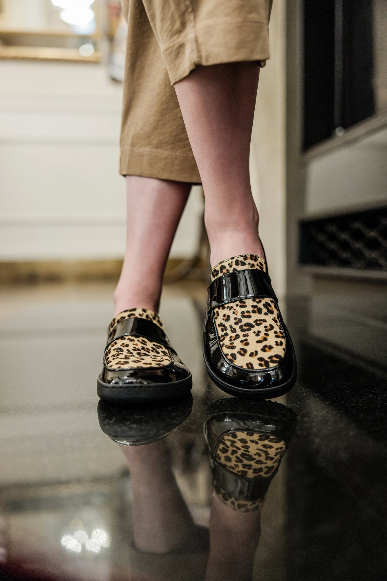 MOCASIN BAREFOOT SHEEN LEO NEGRO Y LEOPARDO - SHAPEN - GARÓS