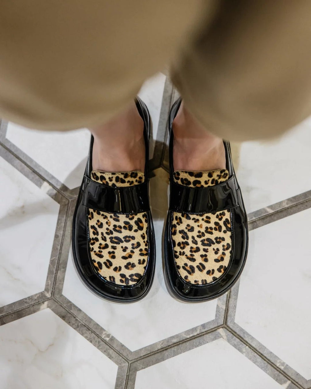MOCASIN BAREFOOT SHEEN LEO NEGRO Y LEOPARDO - SHAPEN - GARÓS