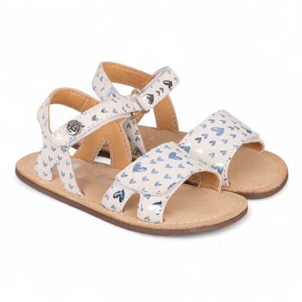SANDALIA BAREFOOT INFANTIL CON VELCRO 1126020 PIEL BLANCO CON CORAZONES - CHETTO - GARÓS