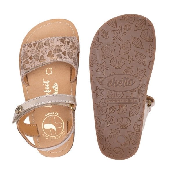 SANDALIA BAREFOOT INFANTIL CON VELCRO 1126020 PIEL DORADO CON CORAZONES - CHETTO - GARÓS