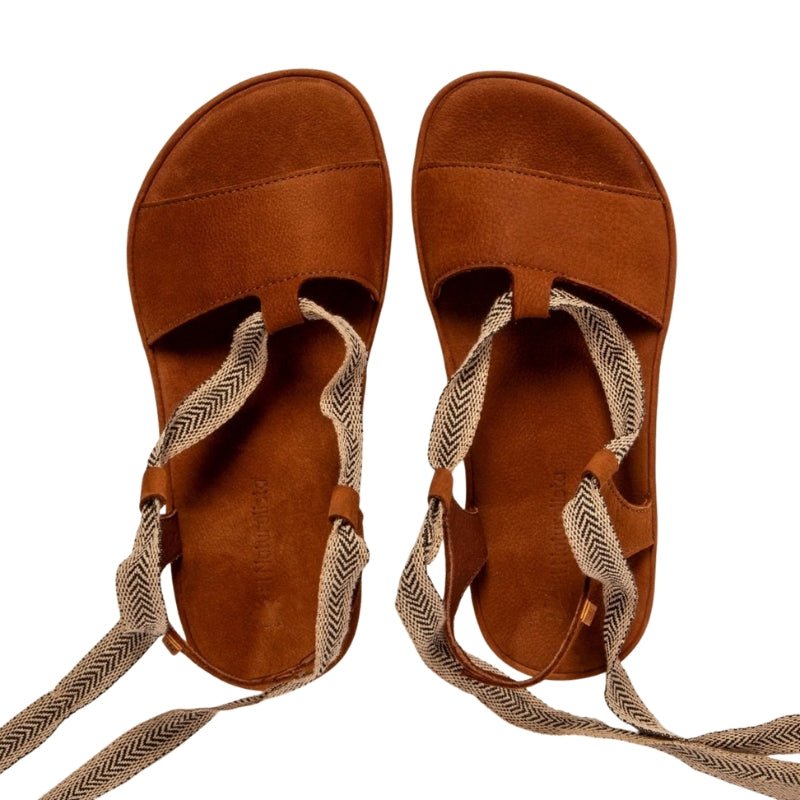 SANDALIA BAREFOOT MUJER CON TIRAS N5685 SATYA NOBUCK MARRÓN - EL NATURALISTA - GARÓS