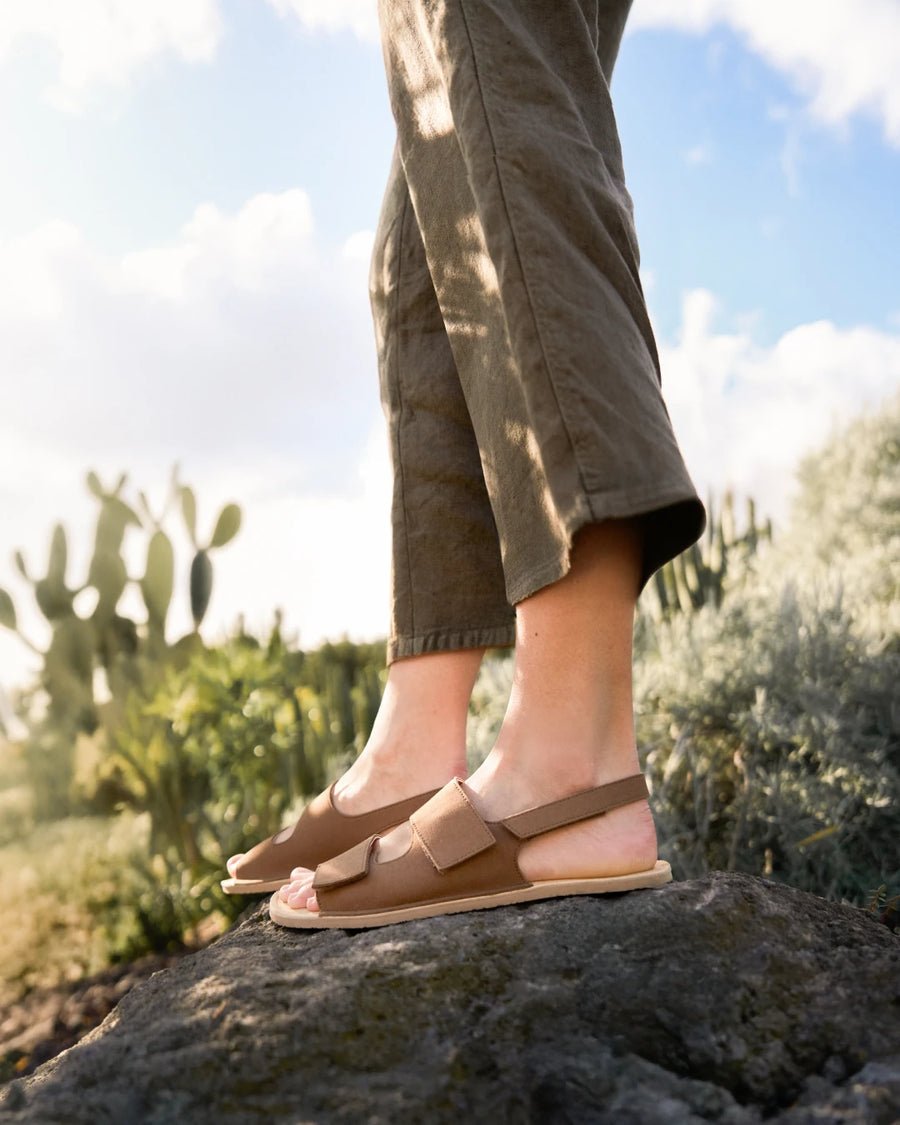 sandalia barefoot río adulto muris marrón - garós