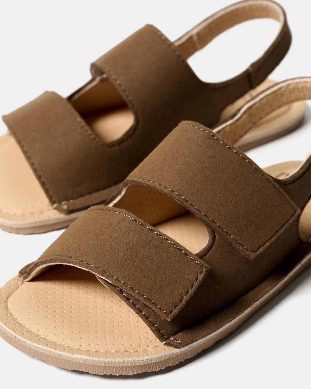 SANDALIA BAREFOOT RIO MINI MARRÓN - MURIS - GARÓS