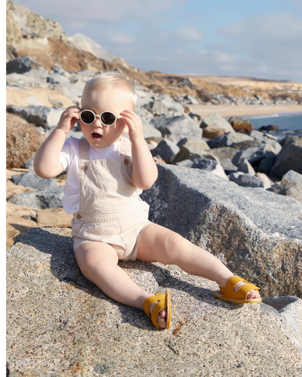 SANDALIA BAREFOOT RIO MINI MOSTAZA - MURIS - GARÓS